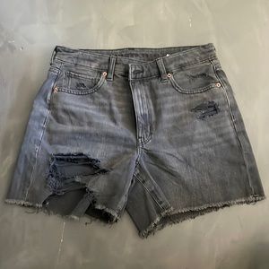 American eagle 90’s pinch waist mom short